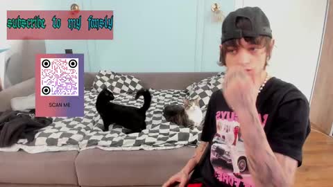 Snapshot of oliverrgroove chatting on February 17, 4:37 pm oliverrgroove online show from February 17, 4:37 pm