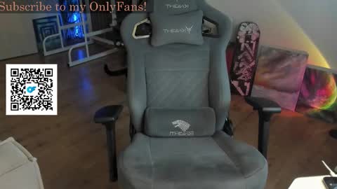 Snapshot of oliverrgroove chatting on October 5, 1:20 pm oliverrgroove online show from October 5, 1:20 pm