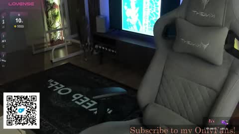 Snapshot of oliverrgroove chatting on October 14, 2:18 pm oliverrgroove online show from October 14, 2:18 pm