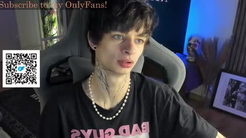 Snapshot of oliverrgroove chatting on October 22, 3:01 pm oliverrgroove online show from October 22, 3:01 pm