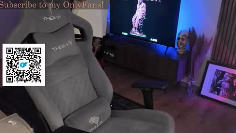 Snapshot of oliverrgroove chatting on October 27, 4:27 am oliverrgroove online show from October 27, 4:27 am