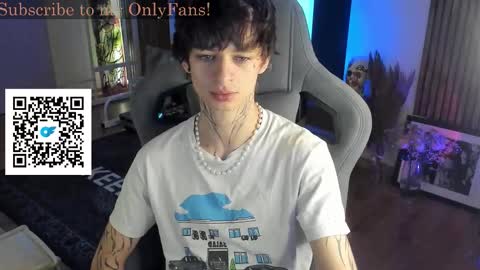 Snapshot of oliverrgroove chatting on October 28, 4:27 am oliverrgroove online show from October 28, 4:27 am