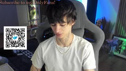 Snapshot of oliverrgroove chatting on October 31, 5:19 am oliverrgroove online show from October 31, 5:19 am