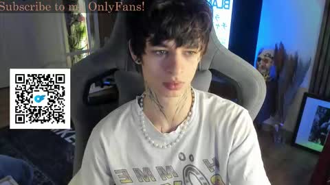 Snapshot of oliverrgroove chatting on November 4, 5:28 am oliverrgroove online show from November 4, 5:28 am