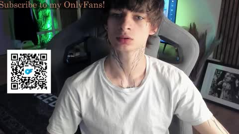 Snapshot of oliverrgroove chatting on November 14, 2:05 pm oliverrgroove online show from November 14, 2:05 pm