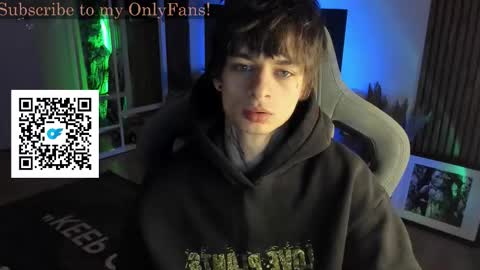 Snapshot of oliverrgroove chatting on November 16, 3:23 am oliverrgroove online show from November 16, 3:23 am