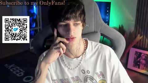 Snapshot of oliverrgroove chatting on November 21, 3:33 pm oliverrgroove online show from November 21, 3:33 pm