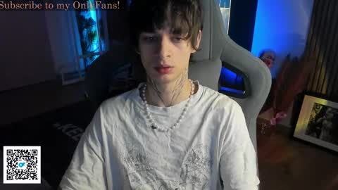 Snapshot of oliverrgroove chatting on November 28, 3:25 pm oliverrgroove online show from November 28, 3:25 pm