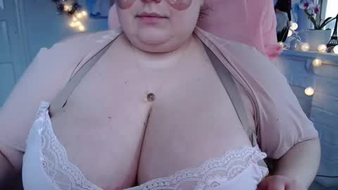 Snapshot of olivia_bud_gold chatting on February 4, 7:51 am Olivia Gold online show from February 4, 7:51 am