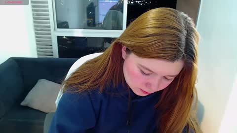 olivia_martine online show from December 11, 5:32 am