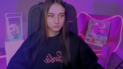 olivia_norton_ online show from October 11, 12:47 pm