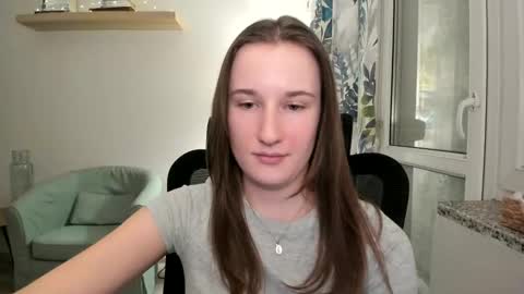 Snapshot of oliviaaa2003 chatting on January 5, 7:49 pm Oliwiaa2004 online show from January 5, 7:49 pm