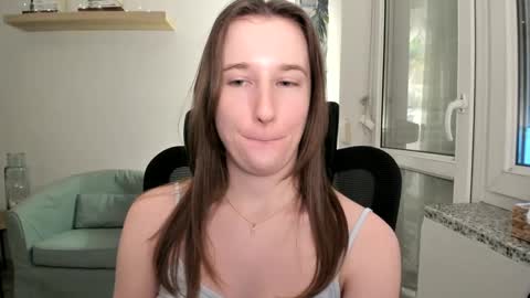 Snapshot of oliviaaa2003 chatting on January 25, 1:41 pm Oliwiaa2004 online show from January 25, 1:41 pm