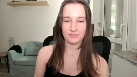 Snapshot of oliviaaa2003 chatting on January 25, 10:28 pm Oliwiaa2004 online show from January 25, 10:28 pm