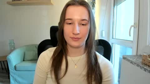 Snapshot of oliviaaa2003 chatting on March 5, 1:06 pm Oliwiaa2004 online show from March 5, 1:06 pm