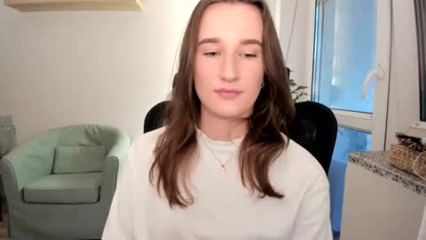 Snapshot of oliviaaa2003 chatting on September 12, 4:29 pm Oliwiaa2004 online show from September 12, 4:29 pm