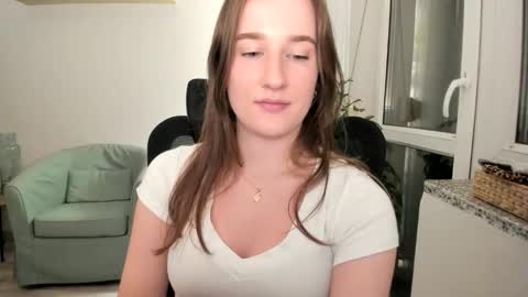 Snapshot of oliviaaa2003 chatting on September 16, 7:04 pm Oliwiaa2004 online show from September 16, 7:04 pm