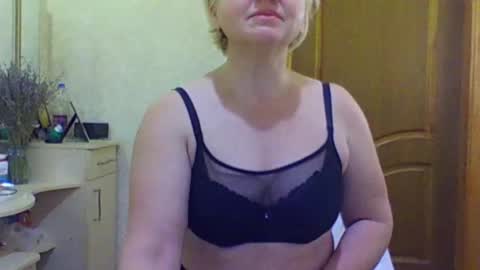 oliviaparadise online show from December 20, 9:43 am