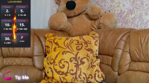 oliviaparadise online show from December 3, 7:34 pm