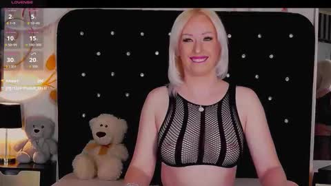 Olivia online show from November 18, 9:30 pm