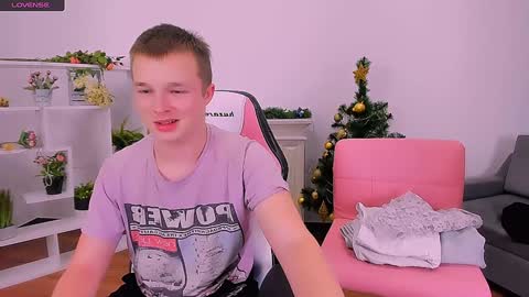 Snapshot of ollistiw chatting on December 19, 8:44 pm Olli and Stiw online show from December 19, 8:44 pm