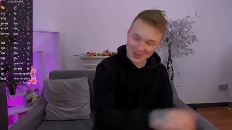 Snapshot of ollistiw chatting on February 28, 9:47 am Olli and Stiw online show from February 28, 9:47 am