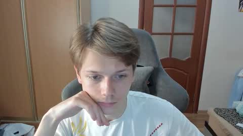 Oliver and Mira online show from December 17, 9:43 pm