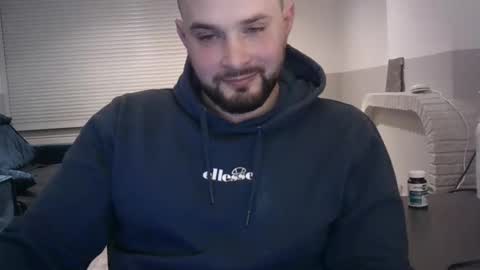 Snapshot of omgwhereim chatting on February 18, 5:53 pm omgwhereim online show from February 18, 5:53 pm