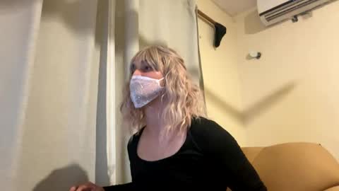 Snapshot of omgyesgurl chatting on December 31, 4:06 am amy 3 online show from December 31, 4:06 am