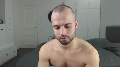 onebestlover online show from February 12, 5:48 pm