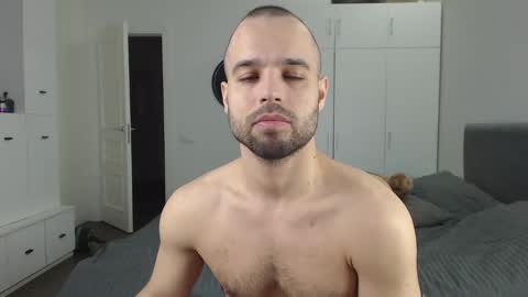 onebestlover online show from February 14, 9:13 am