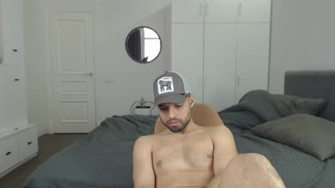 onebestlover online show from February 26, 11:52 am