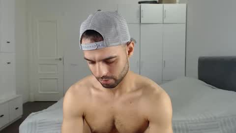 onebestlover online show from September 15, 7:30 am