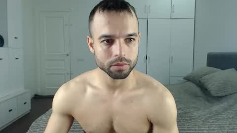 onebestlover online show from October 6, 6:22 am