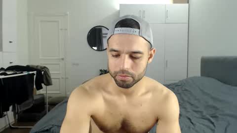 onebestlover online show from November 7, 8:58 am