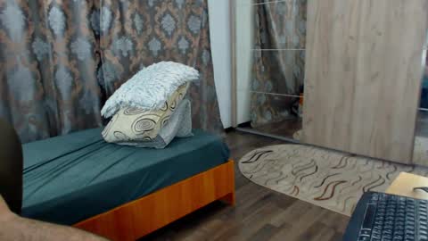 Snapshot of oneboy1x1 chatting on November 29, 5:43 am oneboy1x1 online show from November 29, 5:43 am