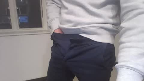 onurkneespls online show from November 1, 4:42 pm