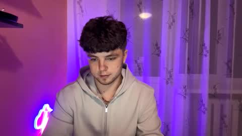 Snapshot of onyiix_ chatting on November 8, 7:01 pm Mike online show from November 8, 7:01 pm