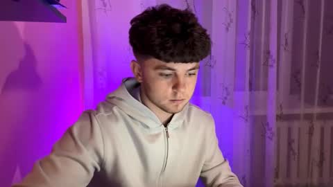 Snapshot of onyiix_ chatting on November 10, 9:14 pm Mike online show from November 10, 9:14 pm