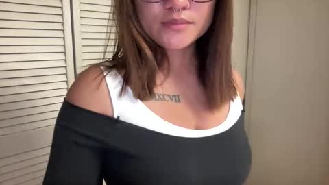 Miss Girly online show from November 3, 7:31 am