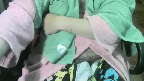 Snapshot of ore_cam chatting on November 7, 4:34 am Ore online show from November 7, 4:34 am