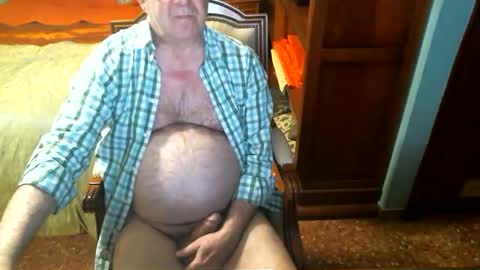 Snapshot of oscarw chatting on December 26, 3:53 pm Oscar online show from December 26, 3:53 pm