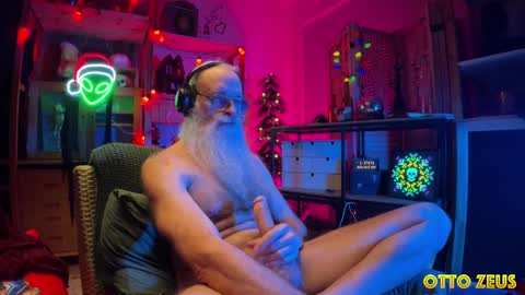 Snapshot of ottozeus chatting on December 26, 7:45 am Otto Zeus online show from December 26, 7:45 am