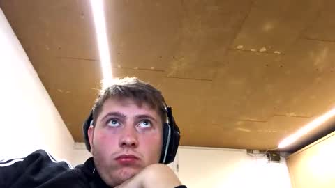 outflayd online show from November 6, 9:15 pm