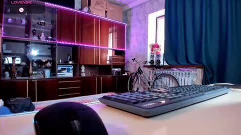 Ella online show from February 11, 6:30 am