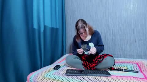 Ella online show from November 28, 9:23 am