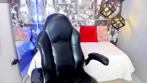 P A L M E R  online show from February 28, 7:56 pm