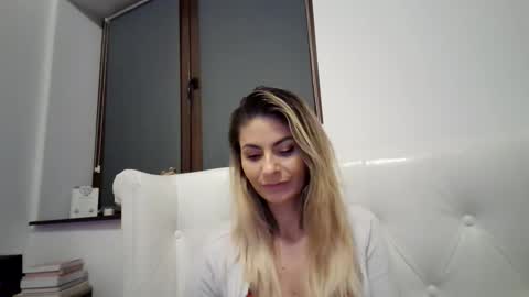 Snapshot of pamela051087 chatting on November 19, 5:35 pm Pamela051087 online show from November 19, 5:35 pm