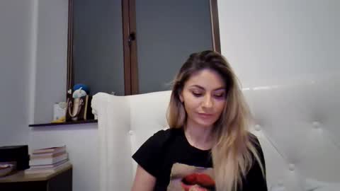 Snapshot of pamela051087 chatting on December 14, 7:07 pm Pamela051087 online show from December 14, 7:07 pm