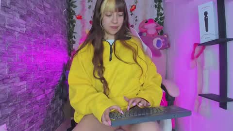 Snapshot of pamelajhonsom chatting on December 22, 5:56 am pamelajhonsom online show from December 22, 5:56 am